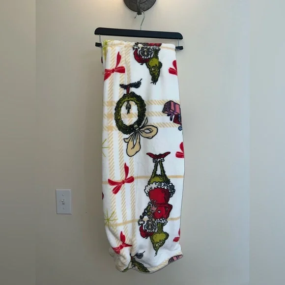 The Grinch Oversized Throw Blanket – 60” x 70” – Super Soft Fleece | NWT - Picture 6 of 8